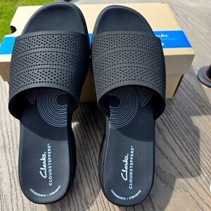 Clarks Women's washable slide sandals-Drift Twist